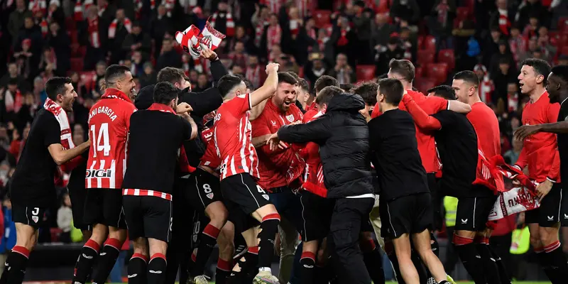 Athletic Bilbao mặc dù thua cuộc cũng đã có được suất dự UEFA Champions League